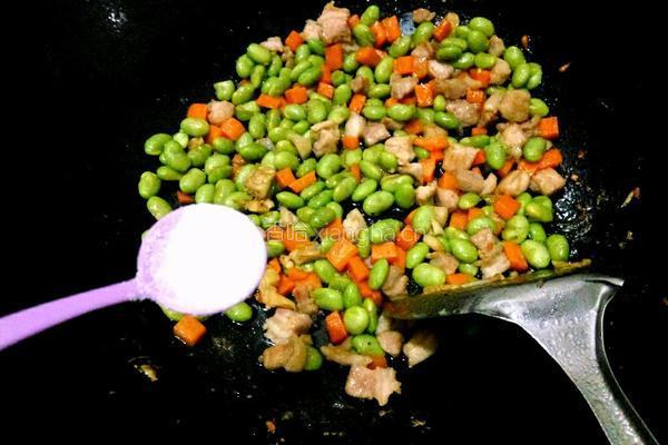 毛豆炒肉的做法图解8
