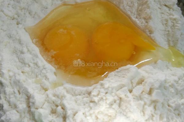 鸡蛋手工面的制作（面条机版）的做法图解2