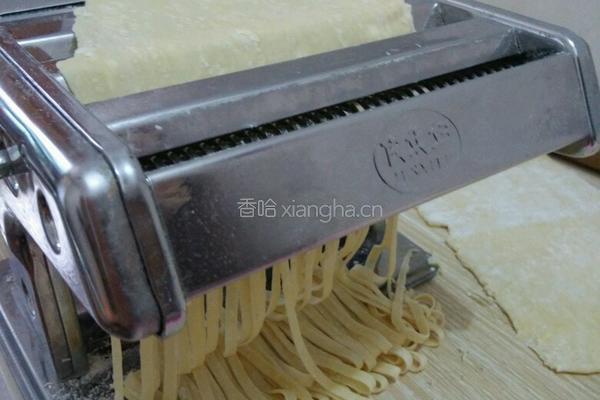 鸡蛋手工面的制作（面条机版）的做法图解4