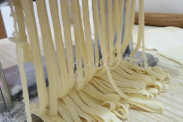 鸡蛋手工面的制作（面条机版）的做法图解7