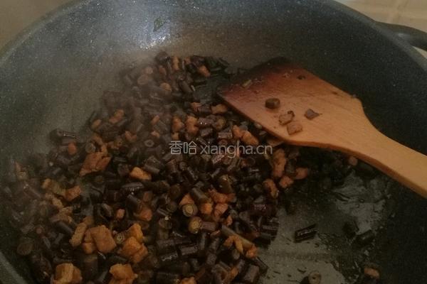 五花肉炒紫豇豆的做法图解8