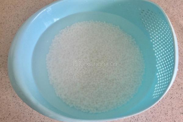 椰汁芒果红豆西米露的做法图解2