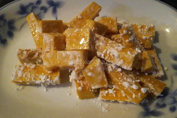 咸蛋黄焗南瓜 咸蛋黄局金瓜的做法图解4
