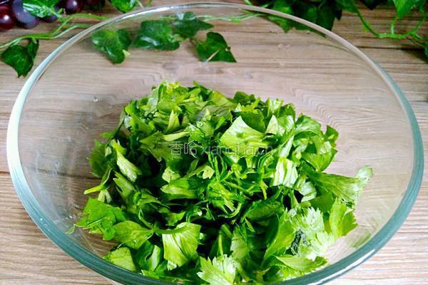 芹菜叶香菇饼的做法图解1