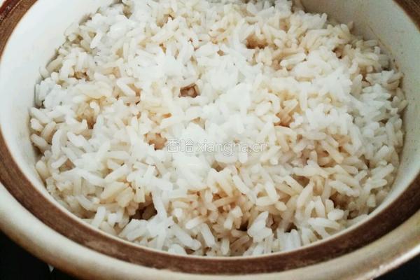 腊味煲仔饭 四川腊肉锅巴饭的做法图解5