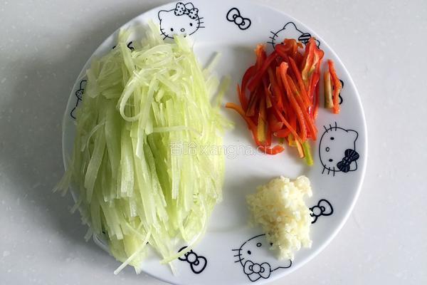 凉拌莴笋丝的做法图解2