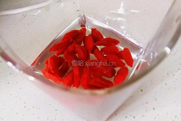 桃花荔枝醋姜拌松花蛋的做法图解1