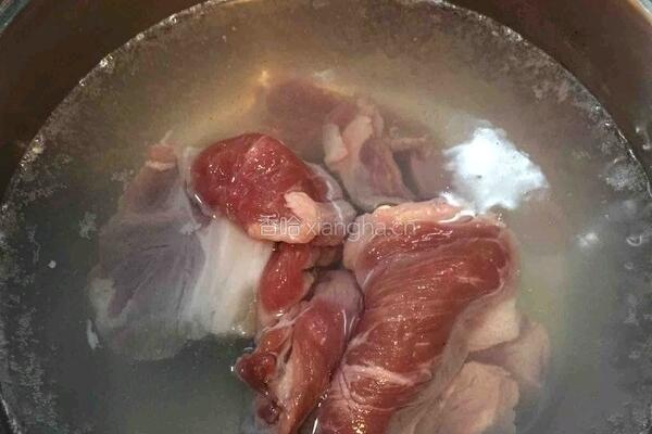 正宗酸菜粉丝白肉的做法图解2