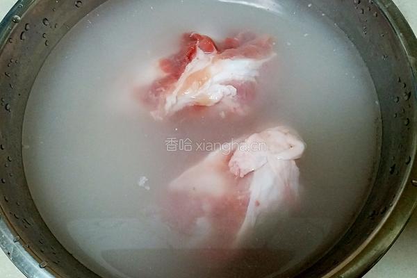 献给妈妈的爱(养生大骨汤)的做法图解2