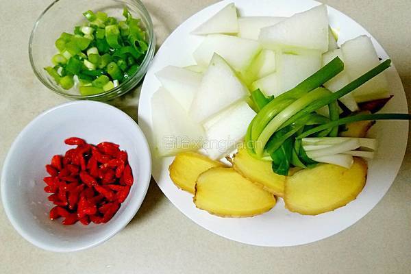 献给妈妈的爱(养生大骨汤)的做法图解3