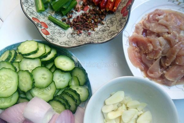 黄瓜肉片的做法图解2
