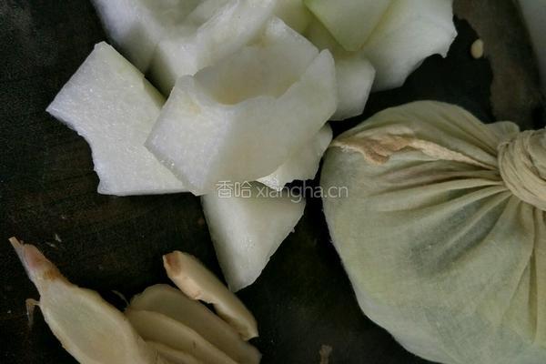 夏日消暑汤之荷叶薏仁冬瓜老鸭汤的做法图解1