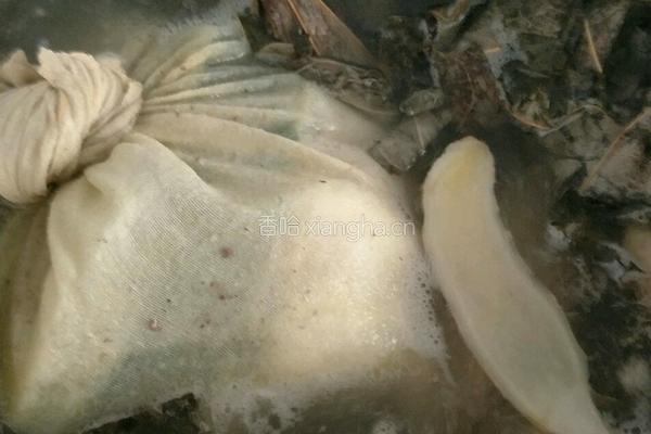 夏日消暑汤之荷叶薏仁冬瓜老鸭汤的做法图解3