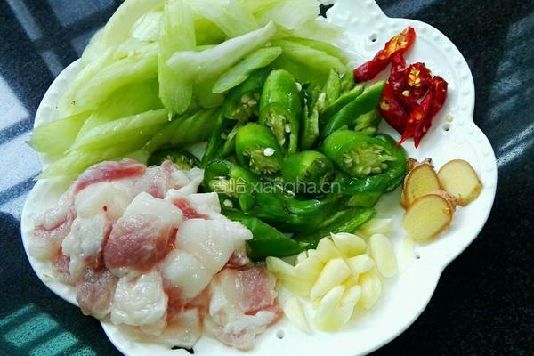 茭白炒肉的做法图解2