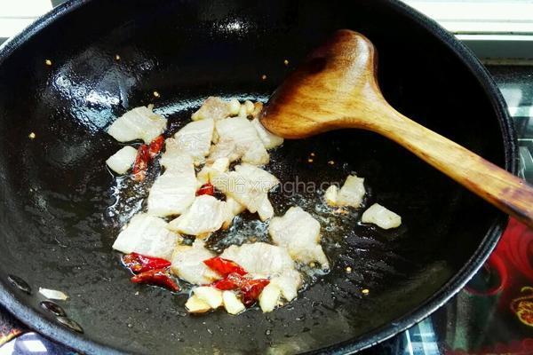 茭白炒肉的做法图解3