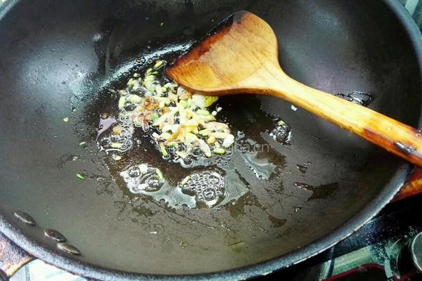 花蛤丝瓜汤的做法图解3