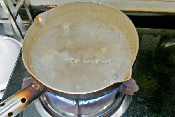 木瓜雪耳海底椰炖排骨汤的做法图解2