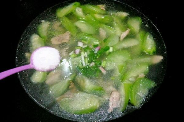 瘦肉丝瓜汤的做法图解6