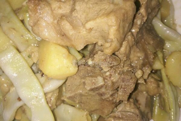 排骨炖豆角土豆