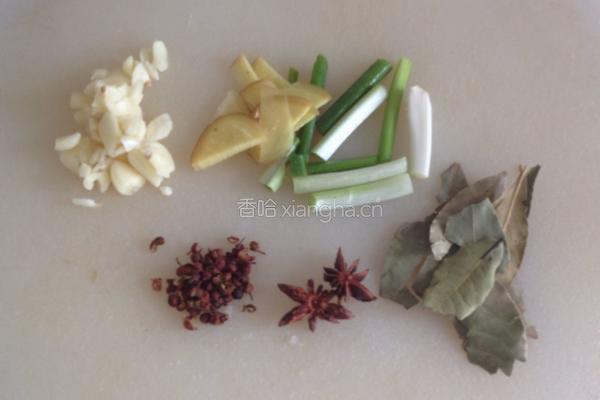 土豆粉皮焖鸡的做法图解2