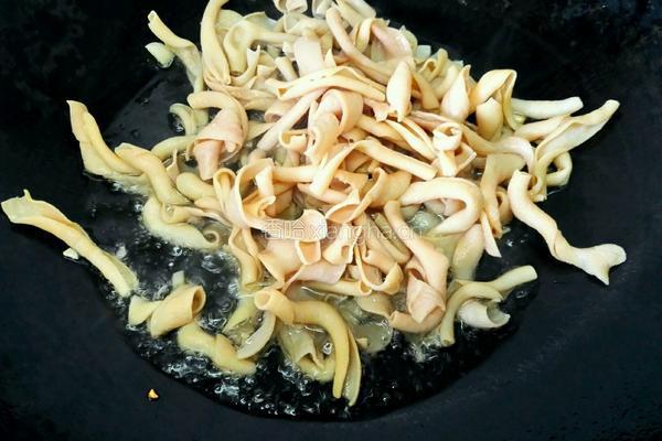 韭菜苔炒鸭肠的做法图解9