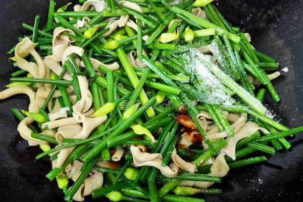 韭菜苔炒鸭肠的做法图解11
