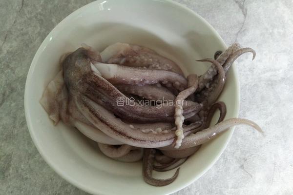 孜然鱿鱼须的做法图解1