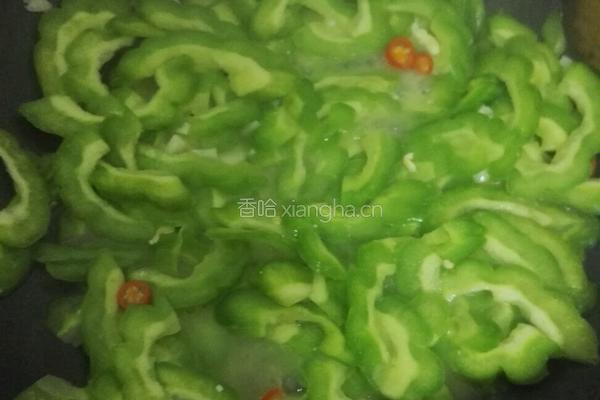 苦瓜炒蛋的做法图解5