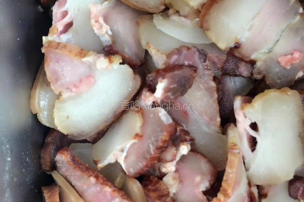腊肉炒荷兰豆的做法图解2