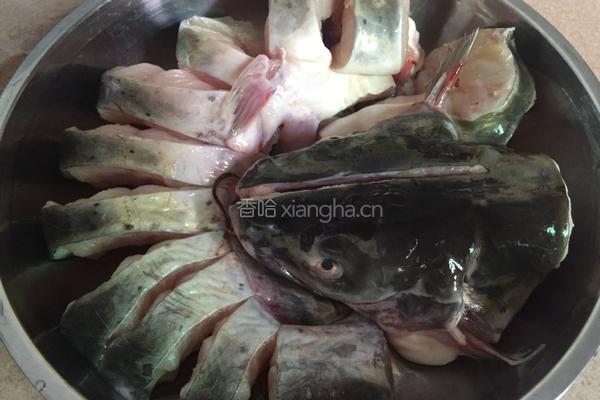 清蒸鲶鱼的做法图解1