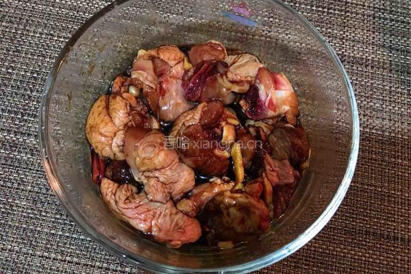 香菇蒸鸡腿的做法图解2