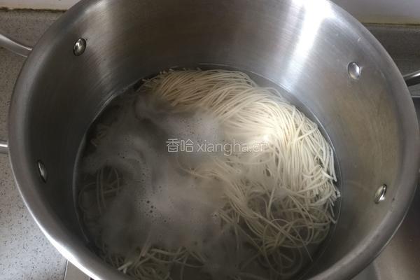 香菇鸡丝汤面的做法图解6