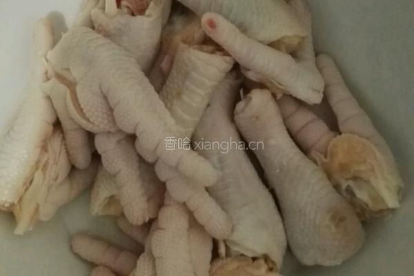 二宝凤爪汤的做法图解1