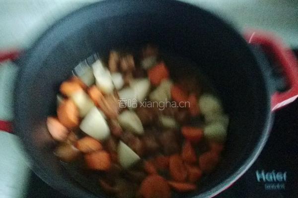土豆胡萝卜炖五花肉的做法图解7