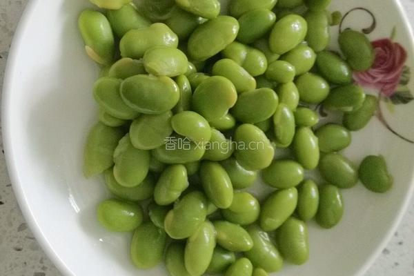 毛豆炖鸡翅根的做法图解4