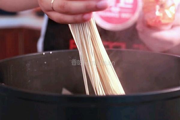 柠檬鸡胸肉拌面的做法图解6