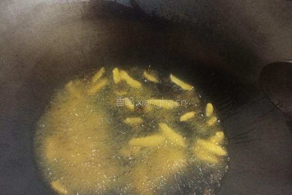 红烧土豆肥肠的做法图解3