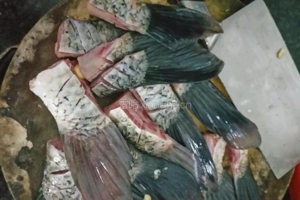 香煎鱼尾的做法图解1