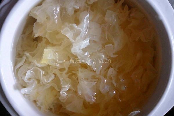 银耳雪梨羹的做法图解4