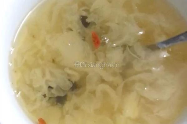 桃胶银耳羹