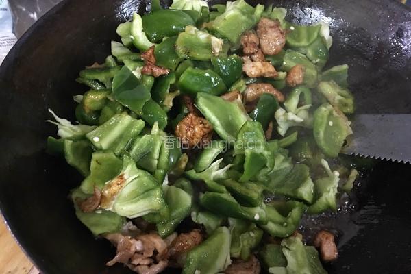 青椒炒肉的做法图解7