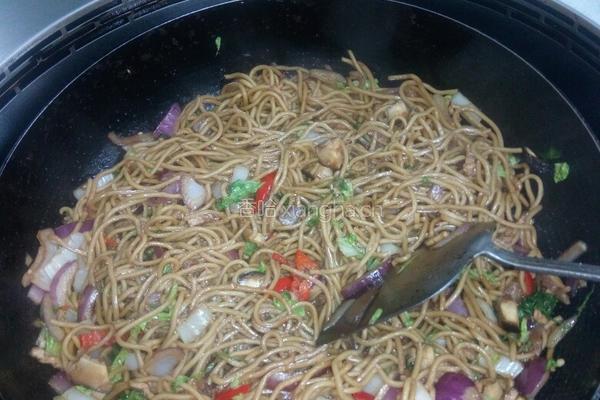 肉丝炒面的做法图解7