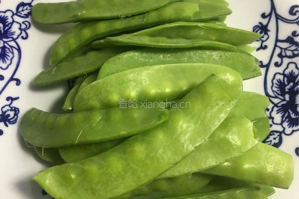 荷兰豆炒甜肠的做法图解1