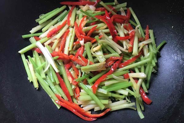猪肝炒芹菜的做法图解8