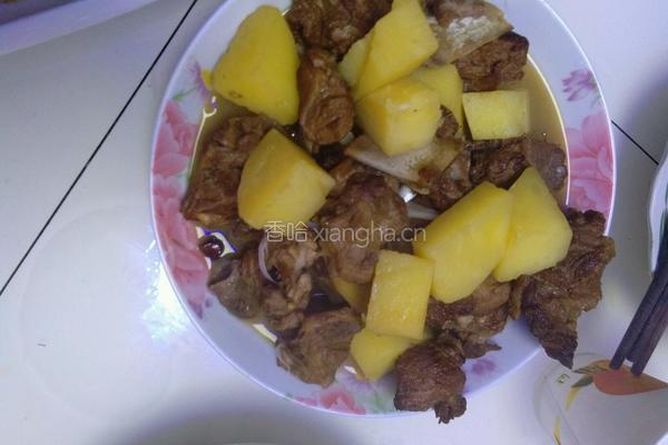 土豆炖排骨的做法图解3