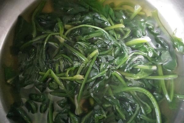 翡翠菠菜泥的做法图解2