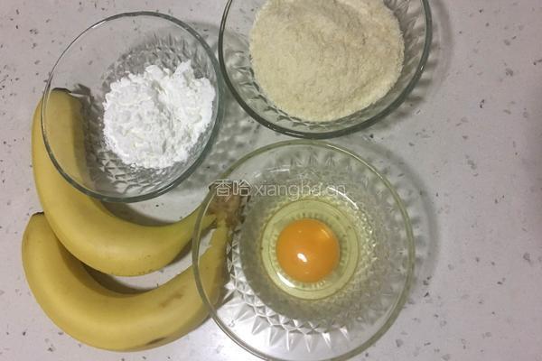 炸香蕉片的做法图解1