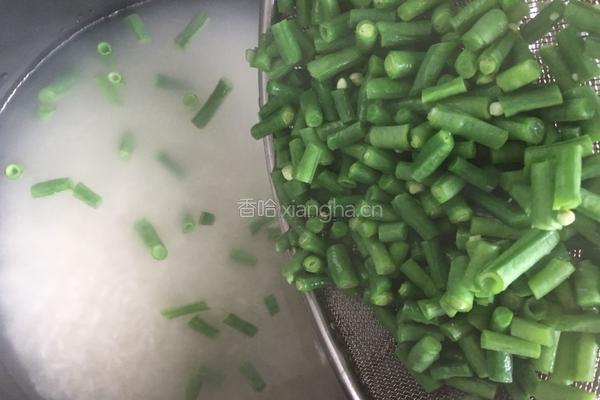 豇豆焖米饭的做法图解4