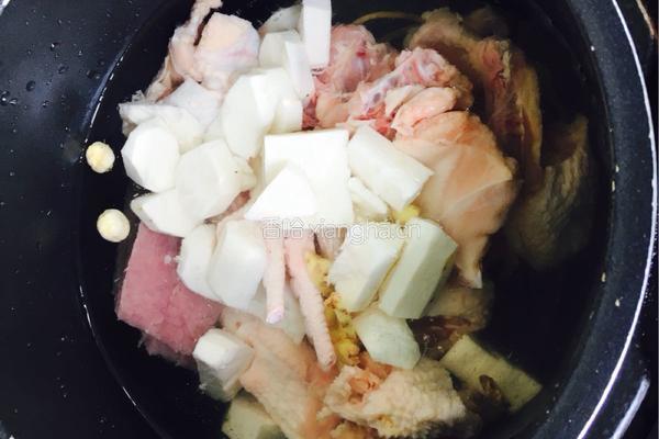 巨美味山药炖土鸡瘦肉的做法图解4