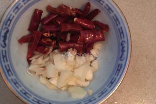 干辣椒炒红薯叶的做法图解2